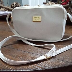 🚨B2G1 Vintage VITTORIA New York Cream Crossbody Leather Purse Bag